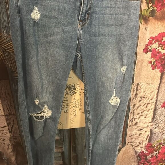 H & M distressed raw hem skinny jeans, size 8, good condition - Picture 9 of 12